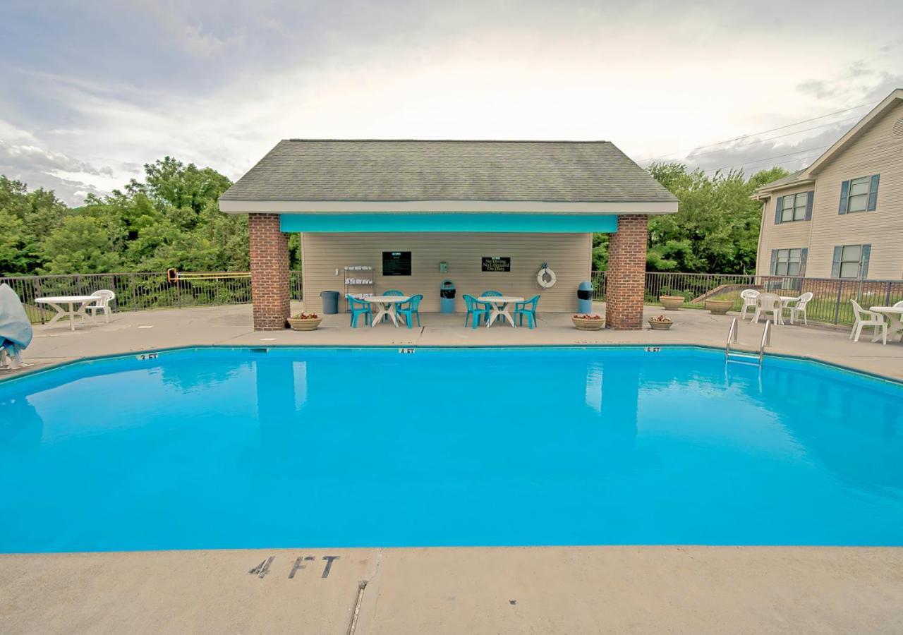 All Season Suites Pigeon Forge Exterior photo